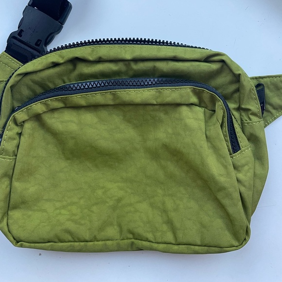 NWOT BAGGU Fanny Pack - Picture 3 of 10